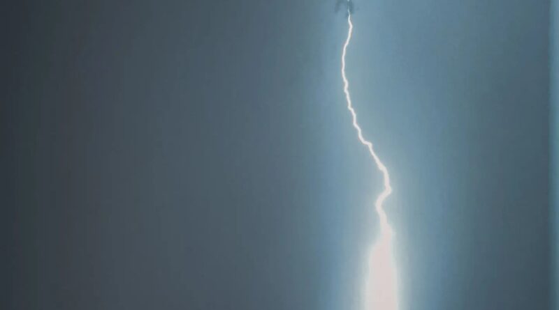 Pastaza: Aficionados captan impactantes imágenes de la tormenta eléctrica registrada en Puyo