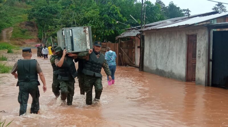 Orellana:Fuerzas armadas continua ayuda a damnificados por inundacion