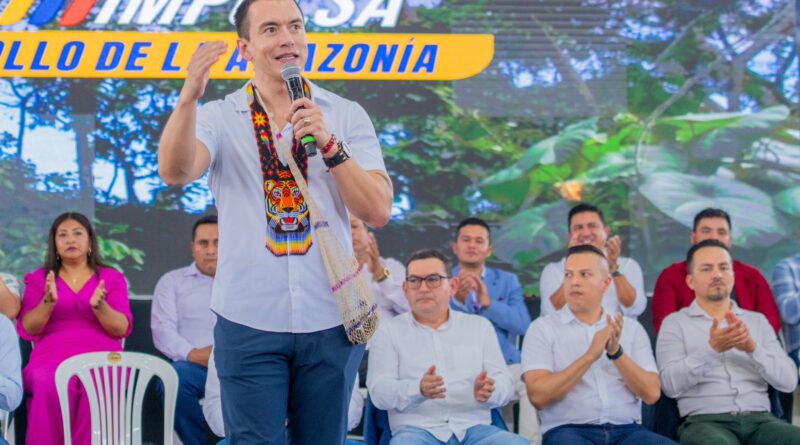 NOBOA VISITO TENA Y FIRMO ENTREGA DE RECURSOS ECONOMICOS