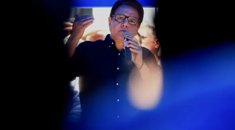 Un expolicía dice que vigilaba a Villavicencio en Ecuador a pedido de un exministro correísta y un empresario