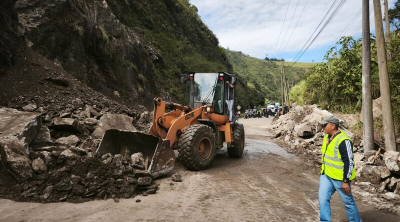 Se habilito vía Baños Puyo, conducir con precaución