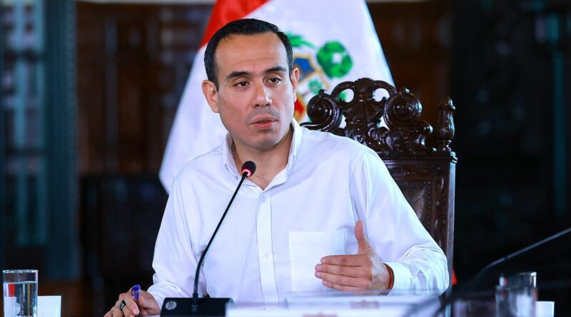 Destituyen a presidente interino de Perú