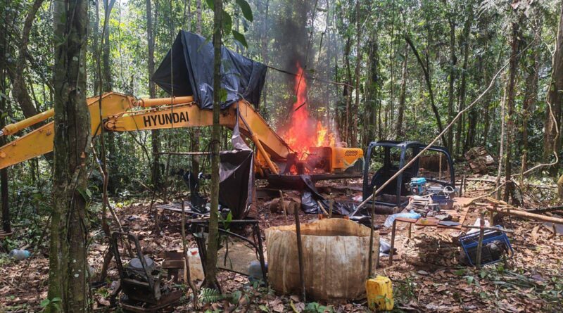 Orellana: 𝑬𝒇𝒆𝒄𝒕𝒊𝒗𝒐𝒔 𝒎𝒊𝒍𝒊𝒕𝒂𝒓𝒆𝒔 𝒆𝒋𝒆𝒄𝒖𝒕𝒂𝒏 𝒐𝒑𝒆𝒓𝒂𝒄𝒊𝒐́𝒏 𝒄𝒐𝒏𝒕𝒓𝒂 𝒍𝒂 𝒎𝒊𝒏𝒆𝒓𝒊́𝒂 𝒊𝒍𝒆𝒈𝒂𝒍