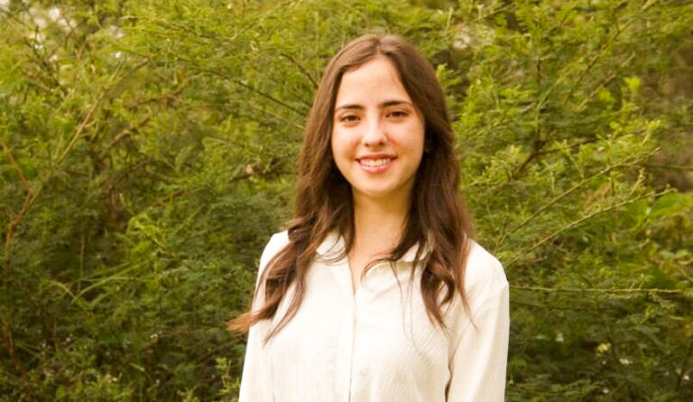 Ecuador gana uno de los premios científicos juveniles más importantes del mundo gracias a una estudiante de 17 años