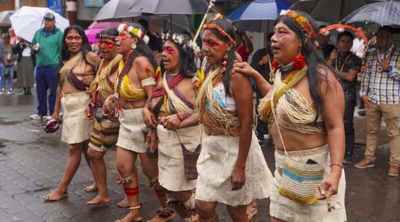 Pastaza; entre lluvia, entusiasmo y colorido se cumplió el desfile de las nacionalidades de Pastaza