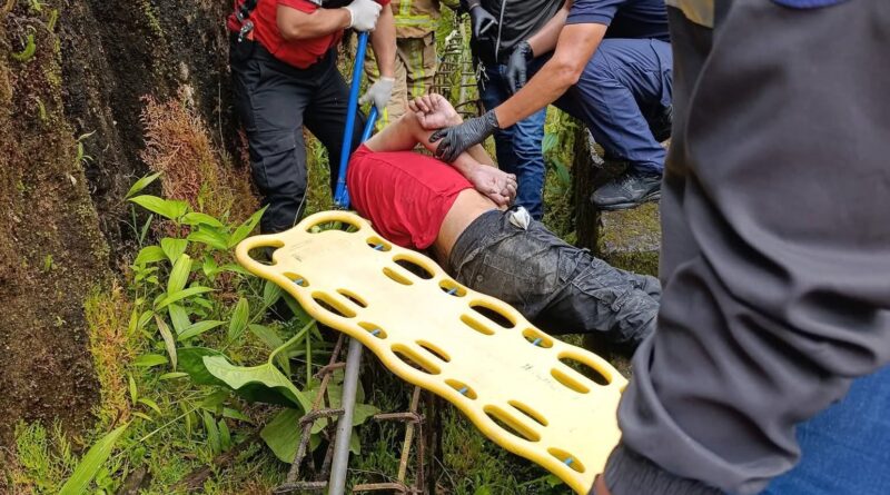 Pastaza: 𝐇𝐨𝐦𝐛𝐫𝐞 𝐅𝐚𝐥𝐥𝐞𝐜𝐞 𝐲 𝐦𝐮𝐣𝐞𝐫 𝐪𝐮𝐞𝐝𝐚 𝐇𝐞𝐫𝐢𝐝𝐚 𝐞𝐧 𝐥𝐚 𝐞𝐧𝐭𝐫𝐚𝐝𝐚 𝐚 𝐥𝐚 𝐩𝐚𝐫𝐫𝐨𝐪𝐮𝐢𝐚 𝐂𝐮𝐦𝐚𝐧𝐝𝐚.