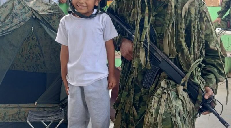 Morona Santiago: ejercito realizo jornada de acción cívica con estudaintes