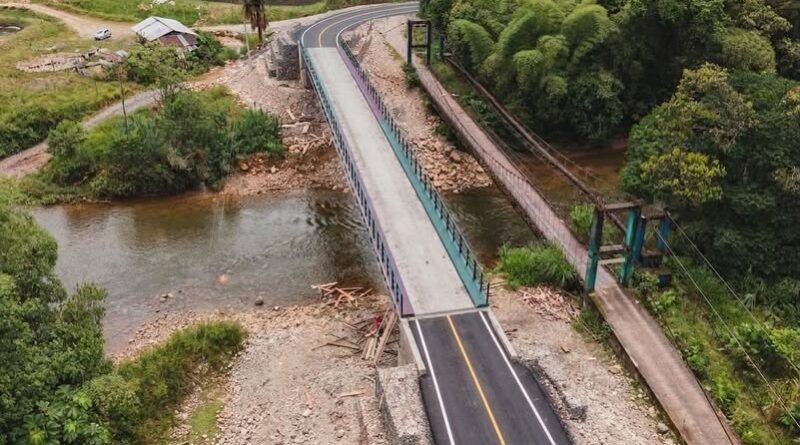 Pastaza: Prefectura inauguro puente de 60 metros sobre rio Anzu
