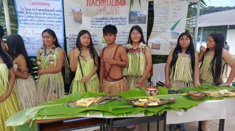 Pastaza: estudiantes shuar representan las culturas del Ecuador en el proyecto interdisciplinario