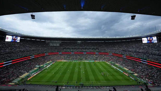 Mal clima retrasa inicio del partido crucial entre México y Ecuador