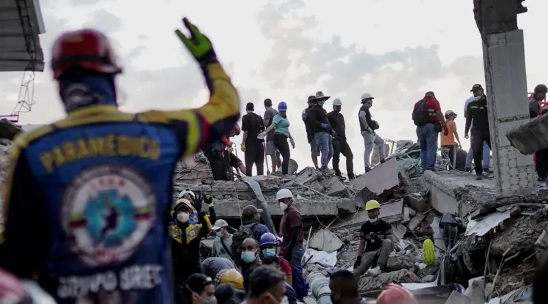 Se intensifican las labores de rescate tras el terremoto de magnitud 7,4 que deja al menos 132 muertos y más de 500 heridos en Colombia